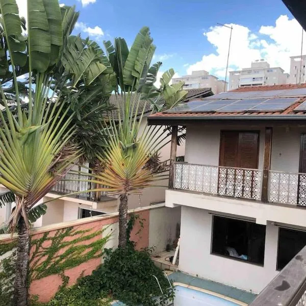 Quarto Airbn-B com Vista Panorâmica Localização Perfeita de Paz