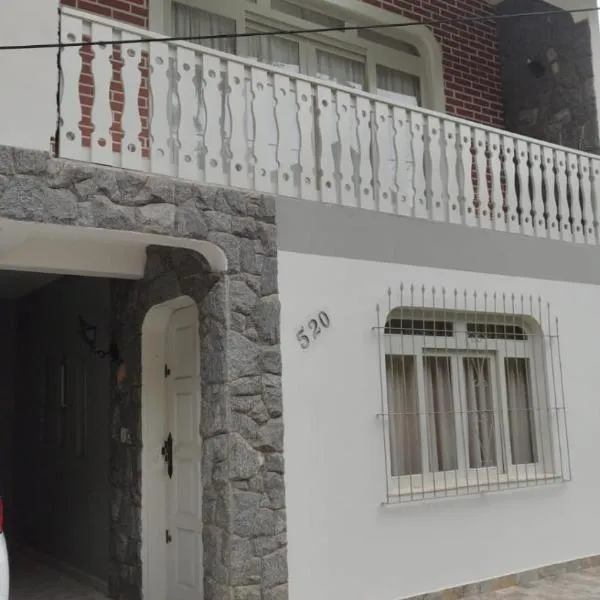 Casa de 2 Pavimentos Inteira com garagem