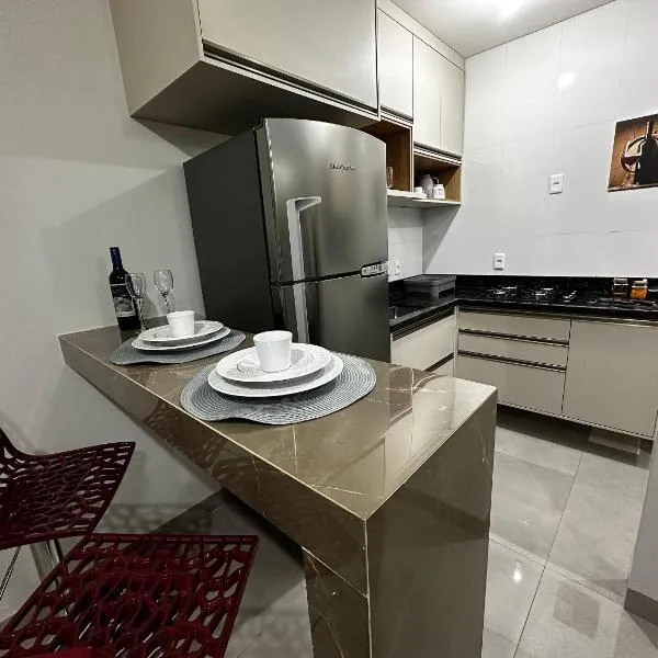 Lindo apartamento de 2/4 com ar condicionado em prédio familiar